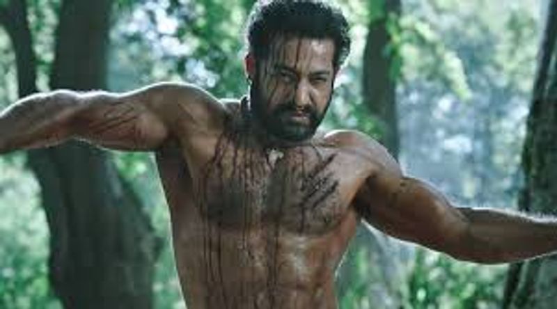 ఎన్టీఆర్ ప్రస్తుతం `ఆర్ఆర్ఆర్`లో కొమురంభీమ్గా నటిస్తున్నారు. ఆ తర్వాత త్రివిక్రమ్ దర్శకత్వంలో మరో సినిమా చేయనున్నారు. ఇది ఏప్రిల్లో ప్రారంభం కానుంది.
