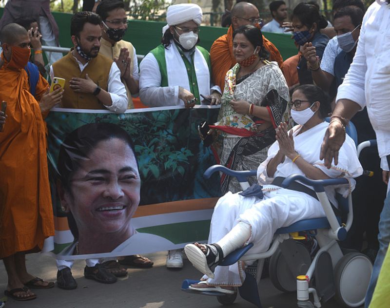 अधिकारी ने कहा कि कम से कम 5,715 मतदाताओं ने अब तक 30 विधानसभा क्षेत्रों में पोस्टल बैलट के जरिए अपने मताधिकार का इस्तेमाल किया है।