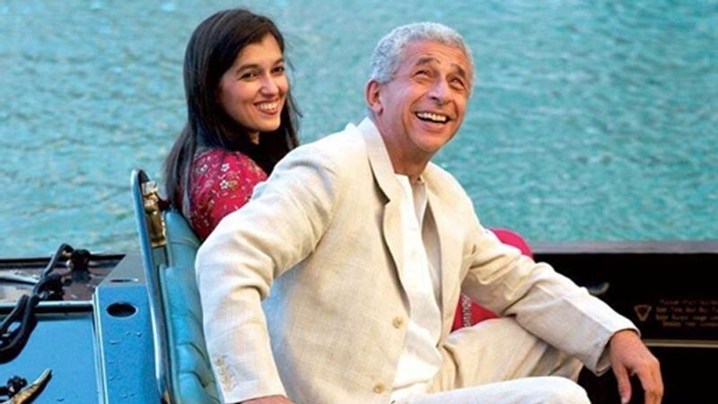 हालांकि, दोनों ने आधिकारिक तौर पर तलाक नहीं लिया था। 1975 में नसीर की रत्ना पाठक से पहली मुलाकात हुई। दोनों सत्यदेव दुबे का प्ले संभोग से सन्यास तक प्ले कर रहे थे और इसी दौरान नसीरुद्दीन शाह और उस वक्त FTII की स्टूडेंट रत्ना पाठक की दोस्ती हो गई।