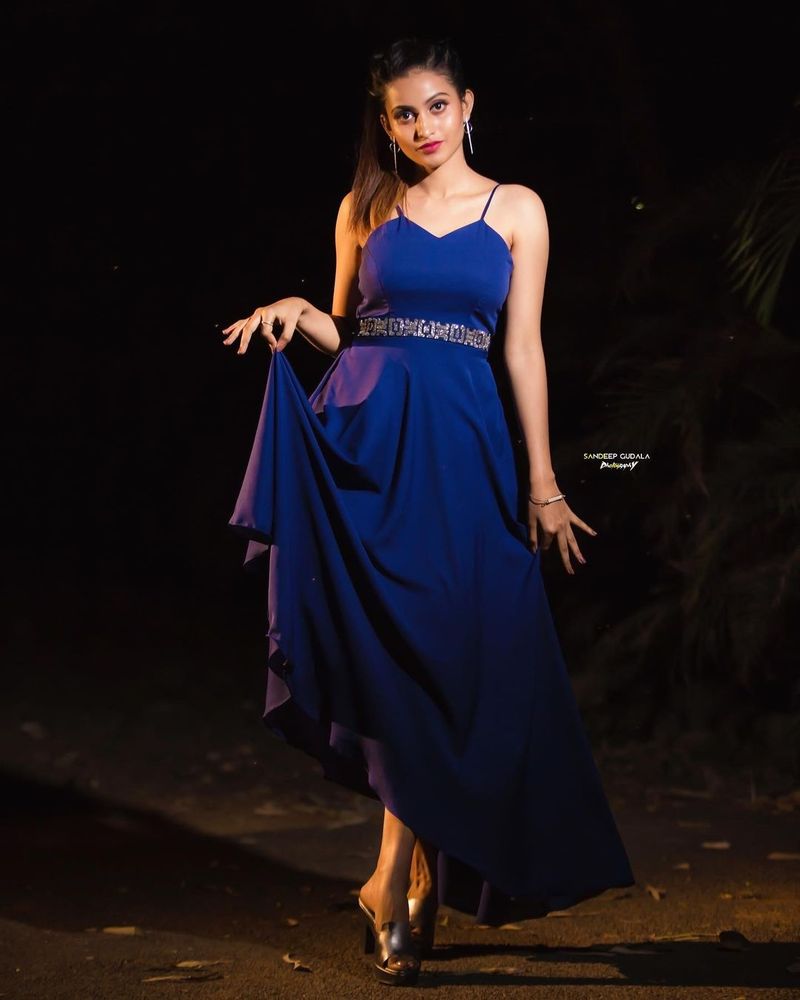 dhee anchor deepika pilli stuns in trendy out fit look at her latest photo shoot
