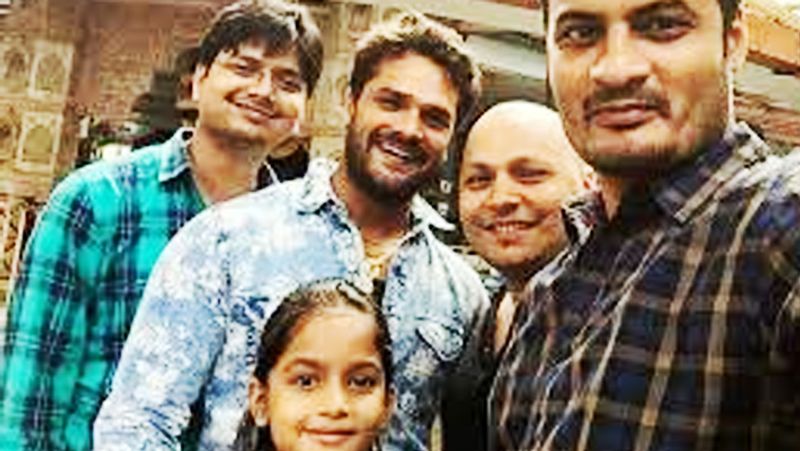 यही नहीं, खेसारी अपने सपनों के पीछे इस तरह पागल थे कि उन्होंने फोर्स की भी नौकरी छोड़ दी थी। एक्टर ने बचपन में बेहद गरीबी के दिन देखे हैं। 