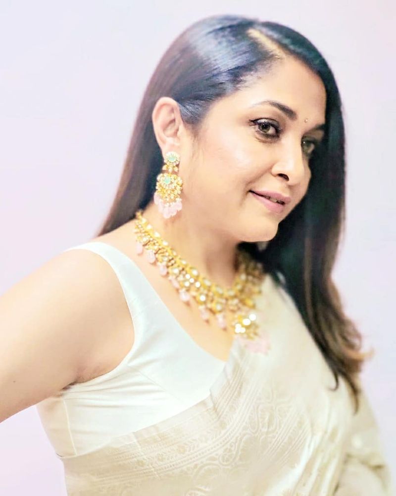 టాప్ స్టార్ గా రెండు దశాబ్దాలకు పైగా ఉన్న రమ్యకృష్ణ ప్రస్తుతం క్యారెక్టర్ ఆర్టిస్ట్ గా సెటిల్ అయ్యారు. పలు చిత్రాలలో క్యారెక్టర్ ఆర్టిస్ట్ గా నటిస్తున్నారు.