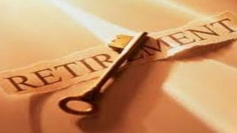 अटल पेंशन योजना में अकाउंट खुलवाने पर इनकम टैक्स में भी छूट लिया जा सकता है। इस योजना के तहत इनकम टैक्स अधिनियम 1961 की धारा 80CCD(1) के अंतर्गत टैक्स पर छूट दिए जाने का प्रावधान है। इसके लिए प्रीमियम जमा करने का सर्टिफिकेट इकम टैक्स डिपार्टमेंट के पास जमा पड़ता है। (फाइल फोटो)