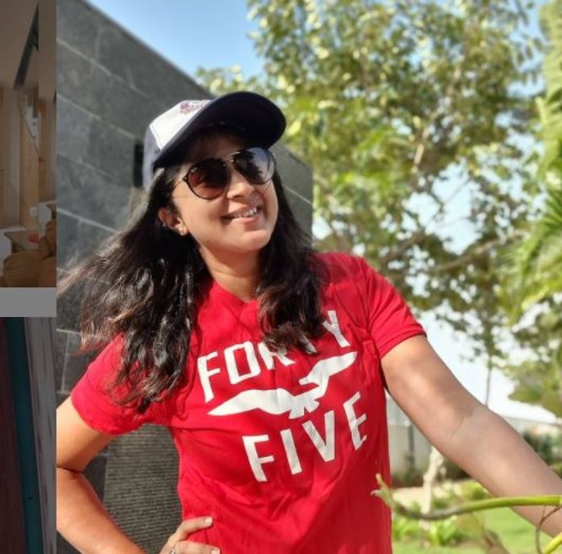 சமூக வலைத்தளத்தில் மிகவும் ஆக்டிவாக இருக்கும் கனிகா தற்போது பிகினி உடையில் புகைப்படம் வெளியிட்டுள்ளார் .