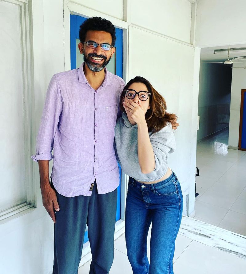 తమన్నా దర్శకుడు శేఖర్ కమ్ములని కలిసింది. ఈ సందర్భంగా తన ఎగ్జైట్మెంట్ని షేర్ చేసుకుంది. దాదాపు 14ఏళ్ల తర్వాత తనకి లైఫ్ ఇచ్చిన దర్శకుడిని కలిసి సంతోషాన్ని పంచుకుంది తమన్నా. ఈ సందర్భంగా ఆయనతో దిగిన ఫోటోలను అభిమానులతో షేర్ చేసింది.