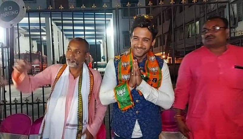 <p>এছাড়াও রয়েছে এলআইসি, পোস্ট অফিস অ্যাকাউন্ট। হাতে নগদ টাকা রয়েছে ৫০ হাজার টাকা। </p>