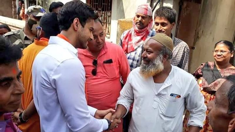 <p style="text-align: justify;">বিজেপি প্রার্থী হলেও তাঁকে দুূরে সরিয়ে দেয়নি এলাকায় সংখ্যালঘু সম্প্রদায়ের মানুষও। সমাভাবে তাঁদেরও ঘরের ছেলে হয়ে গিয়েছেন যশ।</p>