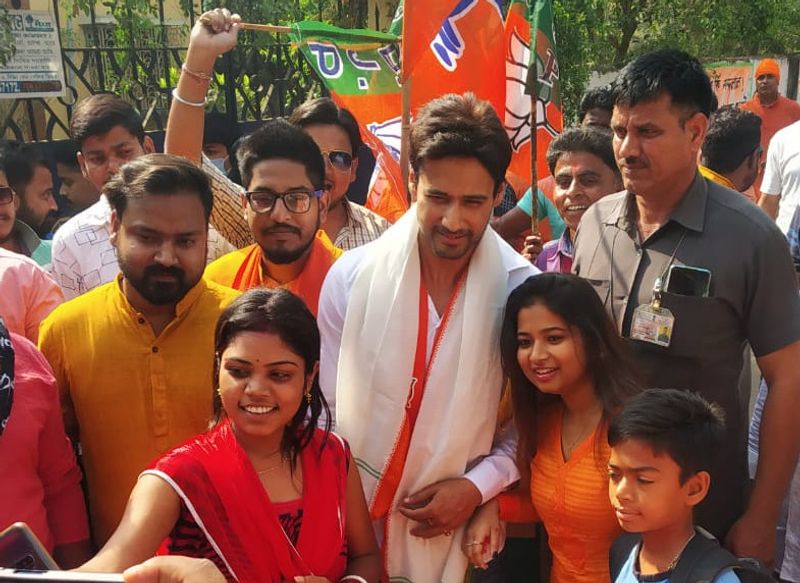 <p>আর মেয়েদের মধ্যে তাঁর জনপ্রিয়তার কথা তো আর নতুন করে কিছু বলার নেই।</p>
