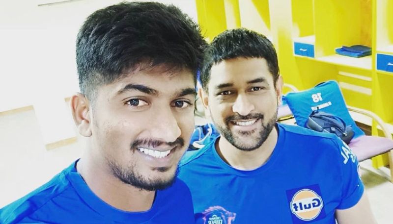 క్రికెట్ విశ్లేషకులు కూడా మహేంద్ర సింగ్ ధోనీ బ్యాటింగ్ ఆర్డర్లో కాస్త ముందు వచ్చి ఉంటే, ఎక్కువ పరుగులు చేసేందుకు అవకాశం ఉండేందని అభిప్రాయపడుతున్నారు...