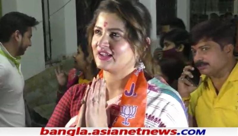 <p>শীতলা মন্দিরে এসে পুজো দিয়ে প্রণাম করলেন বিজেপির তারকা প্রার্থী শ্রাবন্তি। </p>
