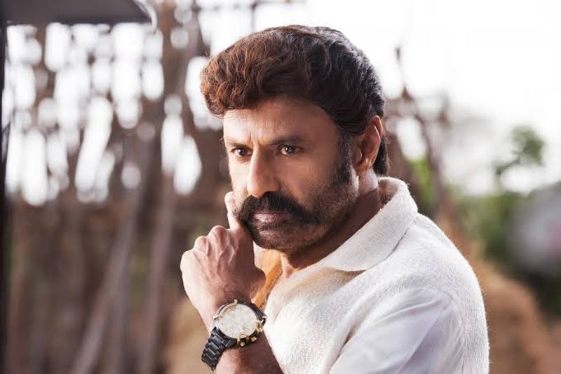 కాగా బాలయ్య దర్శకుడు బోయపాటితో ఓ మూవీ చేస్తున్నారు. షూటింగ్ జరుపుకుంటున్న ఈ మూవీ మే నెలలో విడుదల కానుంది.