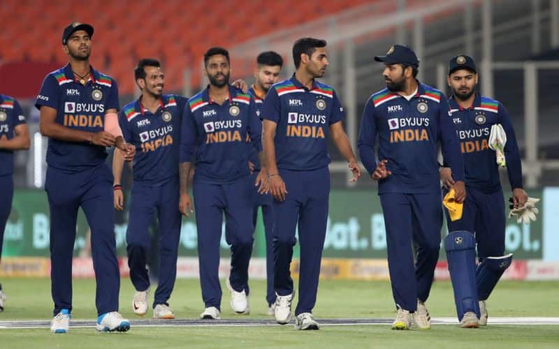 sanjay manjrekar opines team india playing eleven for last t20 against england