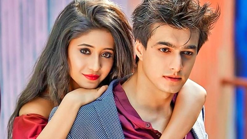 नंबर 4 - ये रिश्ता क्या कहलाता है
TRP - 2.7
चैनल - स्टार प्लस
स्टार प्लस के शो 'ये रिश्ता क्या कहलाता है' में कुछ दिनों पहले ही नायरा के किरदार को पूरी तरह खत्म कर दिया गया था, जिससे शो की टीआरपी में गिरावट आई थी। अब शो में नायरा की ही तरह दिखने वाली सीरत की एंट्री हो चुकी है जो एक बॉक्सर है। सीरत और कार्तिक का आमने-सामने आ चुके हैं और दोनों की लव स्टोरी एक बार फिर दर्शकों को लुभाने लगी है।