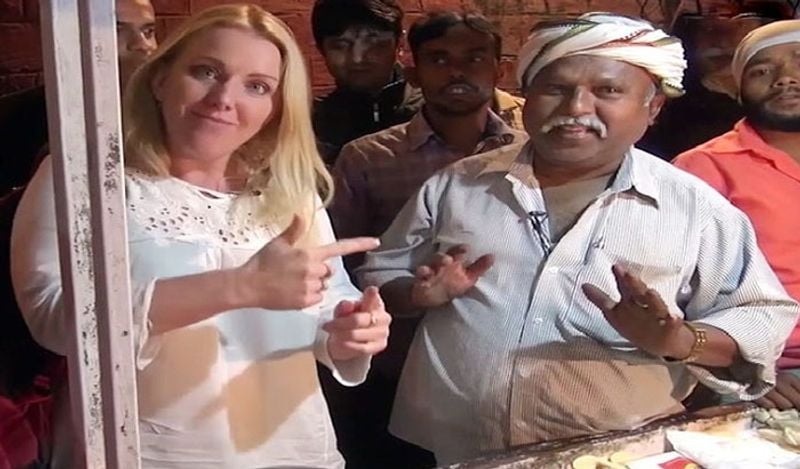 रांची के डोरंडा में भोला लिट्टी का ठेला 1989 से लग रहा है। यहां घी लिट्टी का दाम 60 रुपए है तो सादा लिट्टी 40 रुपए प्लेट मिलती है। एक प्लेट में दो लिट्टी, चोखा और हरी चटनी सर्व की जाती है।
