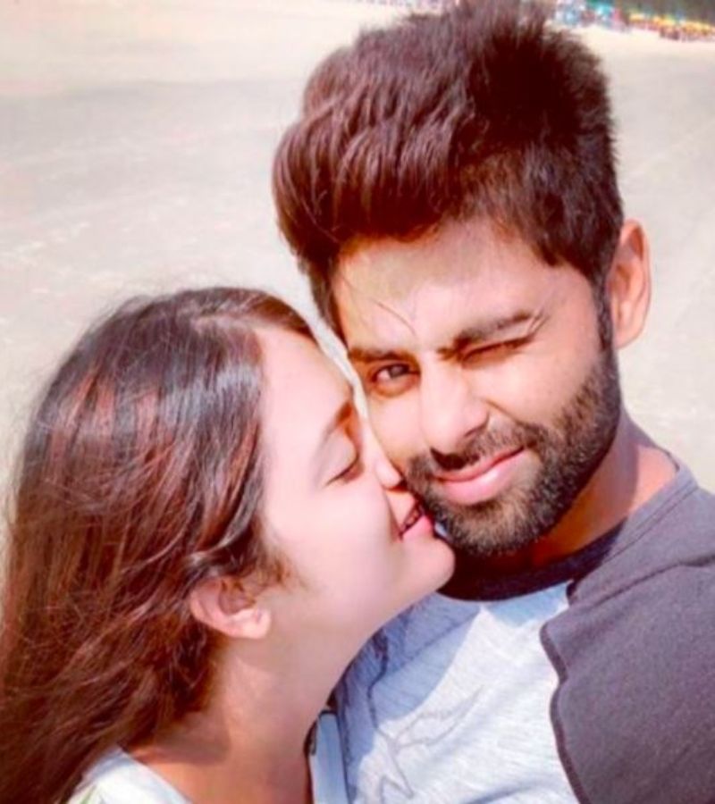 স্ত্রীর দেবীশার সঙ্গে রোমান্টিক মুহূর্তের কিছু ছবিও সোস্যাল মিডিয়ায় শেয়ার করেছেন তিনি। যা সকলে পছন্দও করেছেন ও বেশ মনে ধরেছে তার ফলোয়ারদের।