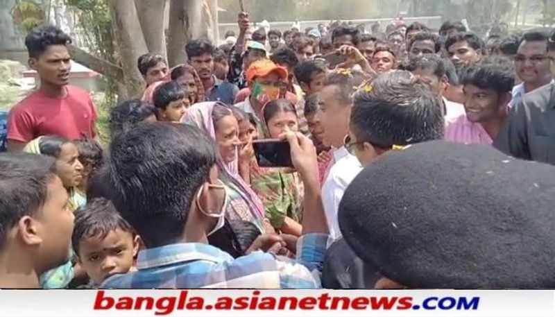 <p>নন্দীগ্রামের বিরুলিয়াতে শুক্রবার প্রচার সারলেন বিজেপি প্রার্থী শুভেন্দু অধিকারী।</p>