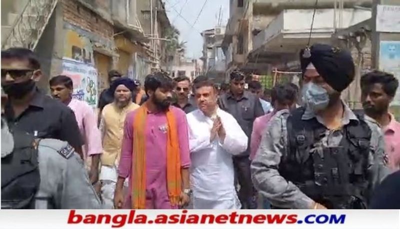 <p>শুক্রবার একগাল হাসি নিয়ে নন্দীগ্রামে প্রচারে নামলেন শুভেন্দু অধিকারী।</p>