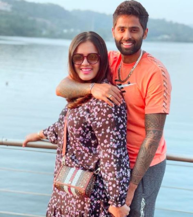 সূর্যকুমার ও দেবীশার নানা মুহূর্ত ও বিশেষ করে রোমান্টিক ছবি খুবই পছন্দ করেন নেটিজেনরা। লাইক ও কমেন্টের বন্যা বয়ে যায় তাদের এক একটি ছবিতে।