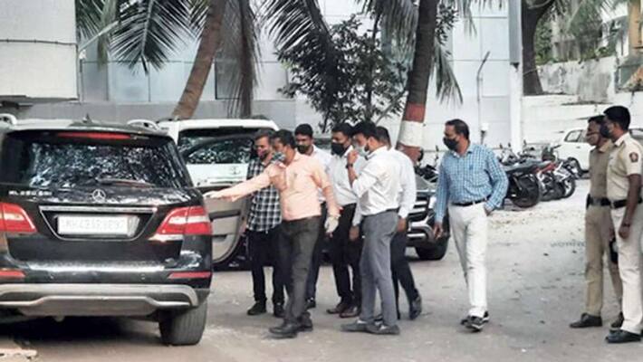 CCTV footage of Sachin Waze and Mansukh found in Antilia case kpn CCTV footage of Sachin Waze and Mansukh found in Antilia case kpn