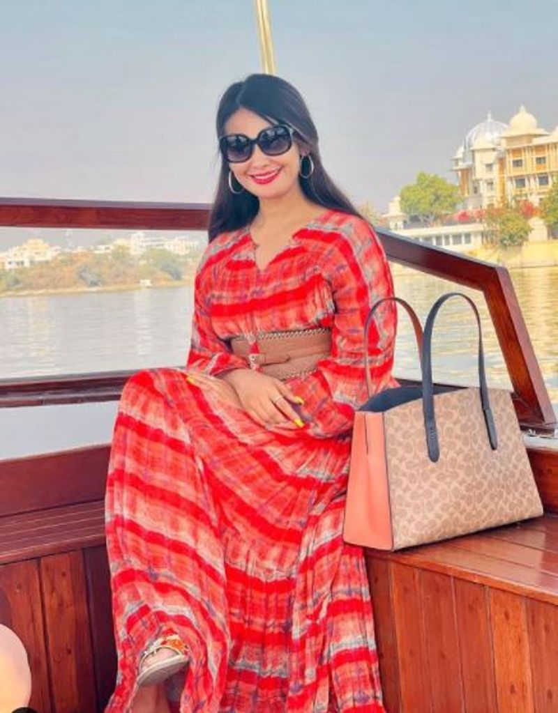 <p>ಈ ವರ್ಷ ಮದುವೆ ಆಗುತ್ತಿದ್ದೀವಿ, ಯಾವ ಮಾಹಿತಿಯೂ ನೀಡುವುದಿಲ್ಲ ಎನ್ನುವ ಮೂಲಕ ಅವರು ಹೇಳುತ್ತಿರುವುದು ಸುಳ್ಳೋ, ಸತ್ಯವೋ ಎಂಬ ಅನುಮಾನವನ್ನು ಹುಟ್ಟಿಸಿದ್ದಾರೆ.</p>