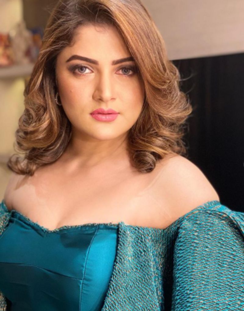 <p>ಮುಂಬರುವ ಪಶ್ಚಿಮ ಬಂಗಾಳ ವಿಧಾನಸಭಾ ಚುನಾವಣೆಯ ಐದನೇ, ಆರನೇ, ಏಳನೇ ಮತ್ತು ಎಂಟನೇ ಹಂತಗಳಿಗೆ 148 ಅಭ್ಯರ್ಥಿಗಳ ಪಟ್ಟಿಯನ್ನು ಬಿಜೆಪಿ ಗುರುವಾರ ಬಿಡುಗಡೆ ಮಾಡಿದೆ.</p>