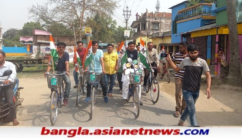 <p><br />
আসন্ন বিধানসভা নির্বাচনে উত্তর দিনাজপুর জেলায় করনদিঘি আসন থেকে জয়ী বিধায়ক মনোদেব সিংহকে বাদ দিয়ে জেলা যুব তৃনমুল সভাপতি গৌতম পালকে দলের পক্ষ থেকে প্রার্থী করা হয়েছে। দলীয় টিকিট পাওয়ার পর থেকেই গৌতম পাল এলাকায় প্রচার শুরু করেছেন। এদিন প্রচারে নতুনত্ব আনতে এদিন গৌতম পাল তার অনুগামীদের নিয়ে এলাকায় সাইকেলে চেপে প্রচার করেন।</p>