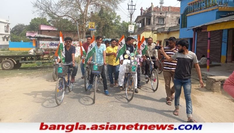 <p>এর পাশাপাশি রাজ্য সরকারের অন্যান্য প্রকল্পগুলি নিয়েও ভোটারদের বলছি।এতে অন্যায়ের কিছু নেই।'বিজেপির পক্ষ থেকে এই ঘটনার তীব্র নিন্দা করা হয়েছে। সরকারি প্রকল্পকে হাতিয়ার করে নির্বাচনে প্রচার করা নিয়ে নির্বাচনবিধি ভংগের দায়ে গৌতম পালের বিরুদ্ধে জেলা প্রশাসনের কাছে অভিযোগ জানানো হয়েছে।</p>