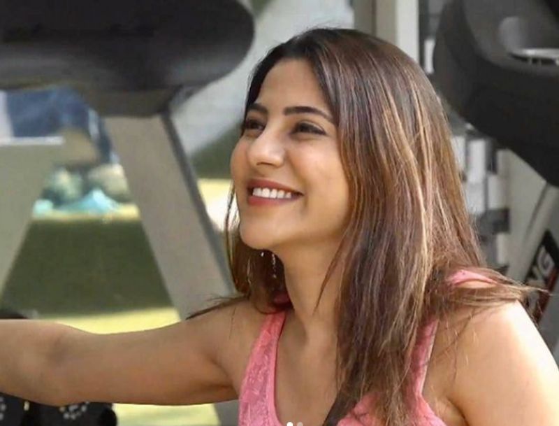 <p>ಕಮೆಂಟ್ ಮಾಡಿದ ನಿಕ್ಕಿ ತಂಬೋಲಿಯ ಬಿಗ್ ಬಾಸ್ ಹೌಸ್ಮೇಟ್ ಅಭಿನವ್ ಶುಕ್ಲಾ ಓ ಮ್ಯಾನ್ ಎಂದು ಬರೆದಿದ್ದಾರೆ.</p>