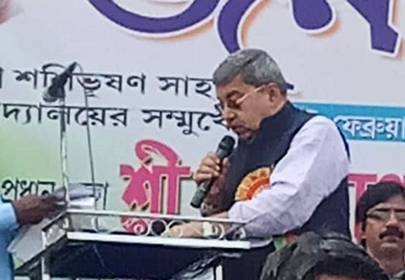 <p style="text-align: justify;">এই প্রসঙ্গে কটাক্ষ করে এই কেন্দ্রের তৃণমূল প্রার্থী কল্যাণ ঘোষ বলেছেন, ডোমজুরের মানুষ ভালোবাসলে রাজীব বন্দ্যোপাধ্যায়কে বারবার কালো পতাকা দেখাতো না। গতবার, রিগিং করে রেকর্ড ভোট পেয়েছিলেন তিনি, এবার আর সেটা হবে না।</p>