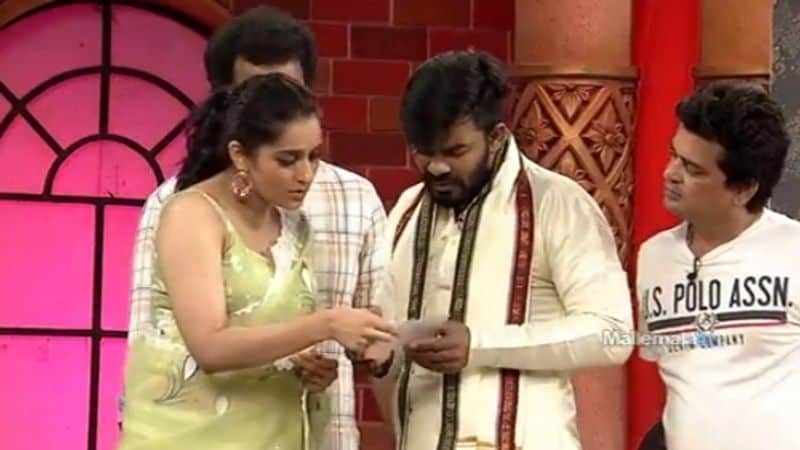 ఈ వ్యవహారం అంతా జబర్ధస్త్ స్కిట్ కోసమే అని ఇప్పటికే మీకు అర్ధమయ్యే ఉంటుంది. సుధీర్ నిజంగా పెళ్లి చేసుకుంటే రష్మీ ఎలా ఫీలవుతుందో తాజా స్కిట్ లో ఫన్నీగా చెప్పారు.