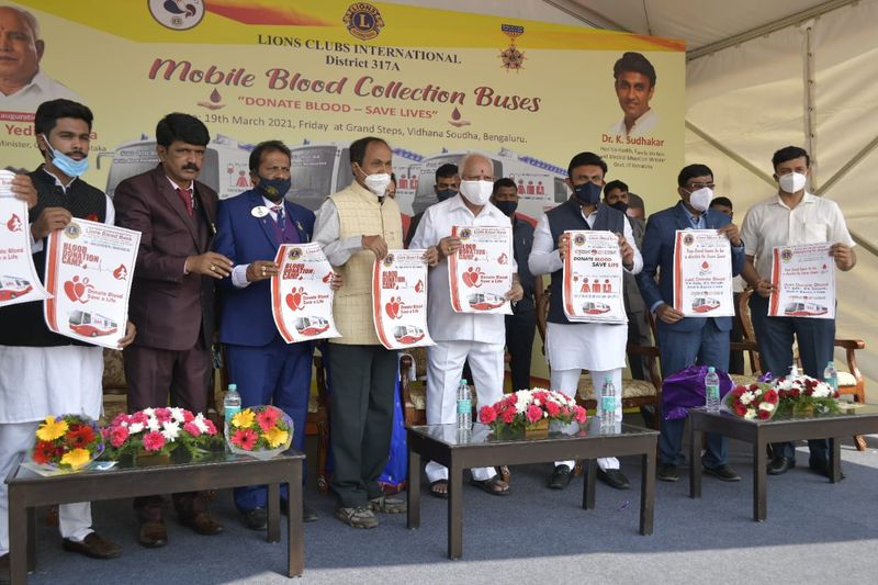 <p>ಲಯನ್ಸ್ ಕ್ಲಬ್ನ ಜಿ.ಎ.ರಮೇಶ್, ರಾಮಕೃಷ್ಣಪ್ಪ, ಆರೋಗ್ಯ ಇಲಾಖೆಯ ಆಯುಕ್ತ ತ್ರಿಲೋಕಚಂದ್ರ, ಕೆಎಸ್ಆರ್ಟಿಸಿ ಅಧ್ಯಕ್ಷ ಚಂದ್ರಪ್ಪ ಉಪಸ್ಥಿತರಿದ್ದರು.</p>