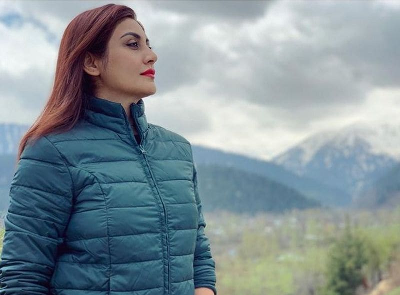 As Rimi left the industry early, she regrets that she should have waited as excellent and creative directors like Shoojit Sircar, Dibakar Banerjee, Neeraj Pandey and more are set their foot post it. 
