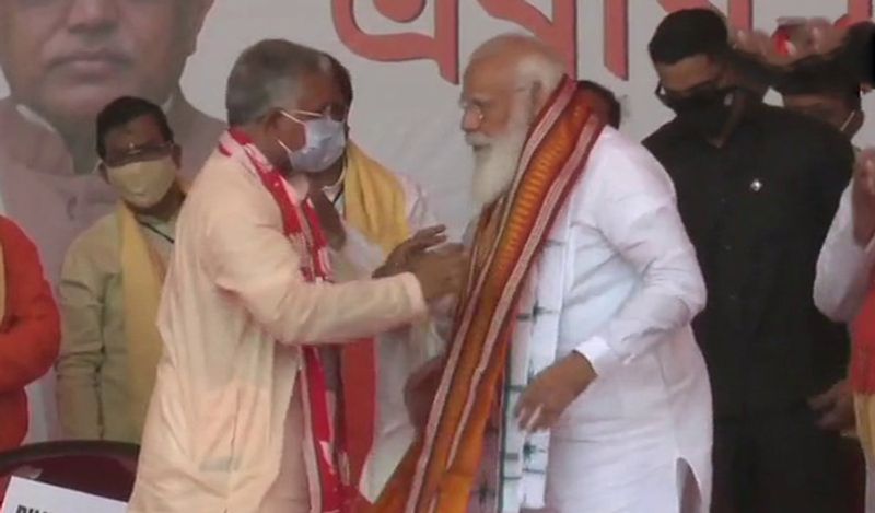 <p>দিদির ভয়ে থমকে থাকেনি দিলীপ ঘোষ, দিলীপের প্রশংসায় পঞ্চমুখ মোদী</p>