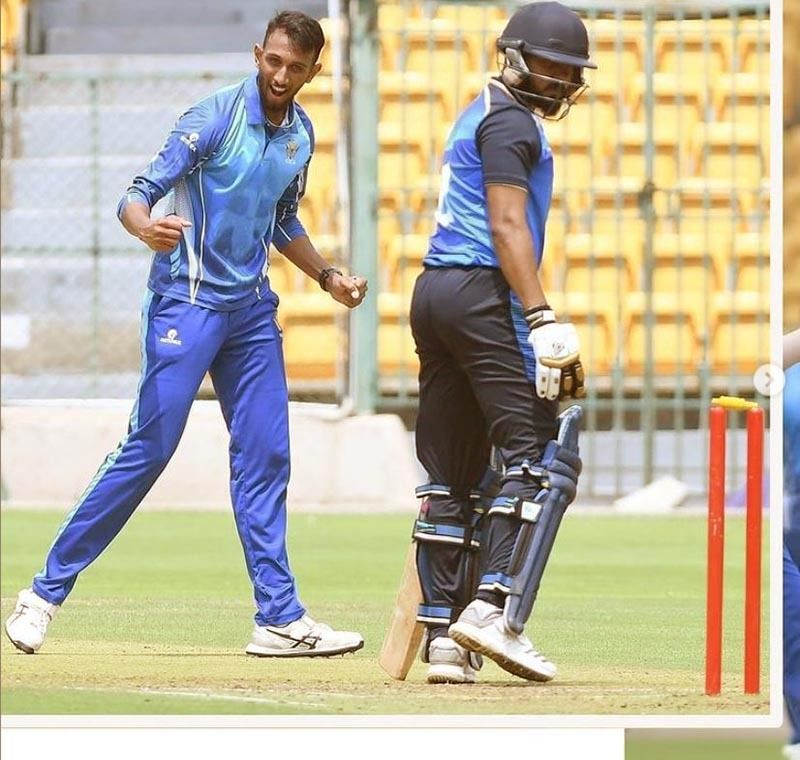 কর্ণাটক একসময় ভারতীয় দলকে একাধিক পেস বোলার দিয়েছে। তাদের মধ্যে অন্যতম জাভাগল শ্রীনাথ, ভেঙ্কটেস প্রসাদের মত কিংবদন্তীরা। এবার সেই তালিকায় যোগ হল প্রসিদ্ধ কৃষ্ণার নাম।
