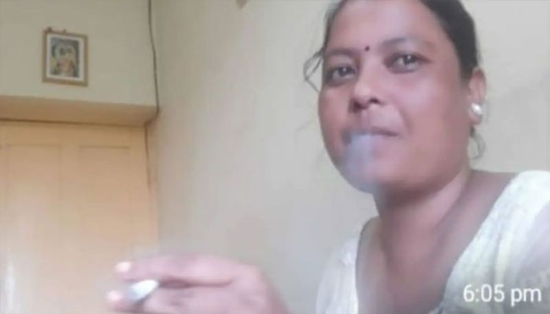 స్టాఫ్ నర్స్ శైలక, కాంటాక్ట్ స్టాఫ్ మెంబర్ మరో యువతితో కలిసి మందు పార్టీ చేసుకున్నారు.