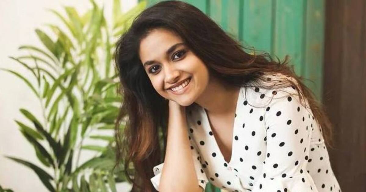 துளியும் மேக்கப் இல்லாமல்.. தூங்கி எழுந்த முகத்தோடு கையில் காபியுடன் கீர்த்தி சுரேஷ் கொடுத்த கவர்ச்சி தரிசனம்!