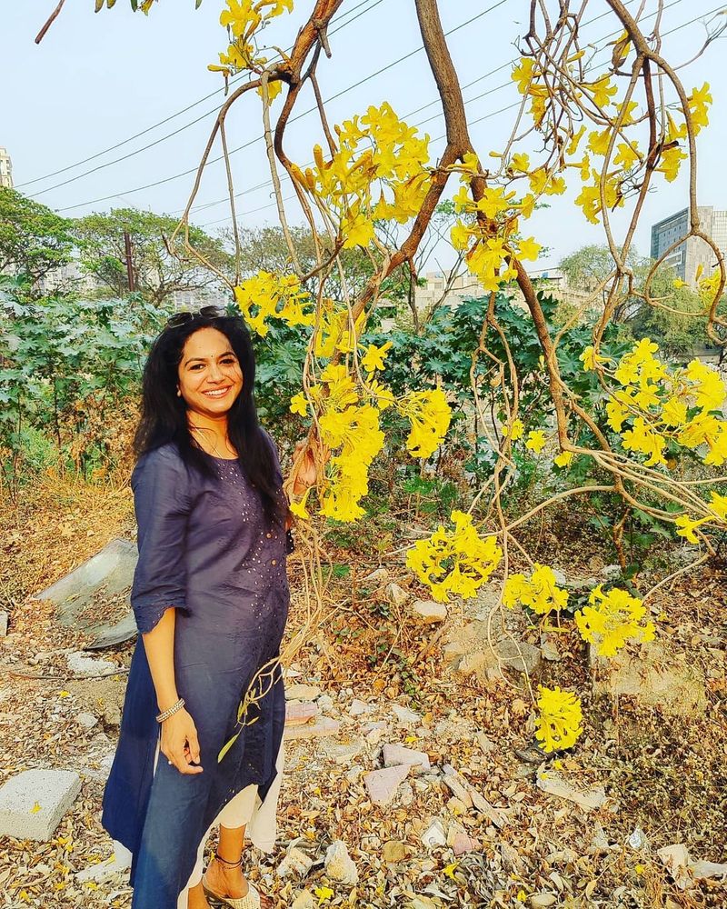 ఎన్నడూ లేని విధంగా ఆమె జీన్స్ తో పాటు ట్రెండీ వేర్ లో కనిపిస్తున్నారు. రామ్ తో వివాహం తరువాత సింగర్ సునీత తన లైఫ్ స్టైల్ పూర్తిగా మార్చివేశారు.