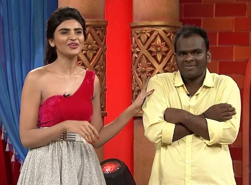బుల్లితెర క్రేజీ జంటగా వర్ష, ఇమ్మానియేల్ మారారు. ప్రేమికులన్న బ్రాండ్ ఇమేజ్ వర్ష, ఇమ్మానియేల్ లకు అవకాశాలు తెచ్చి పెడుతుంది.