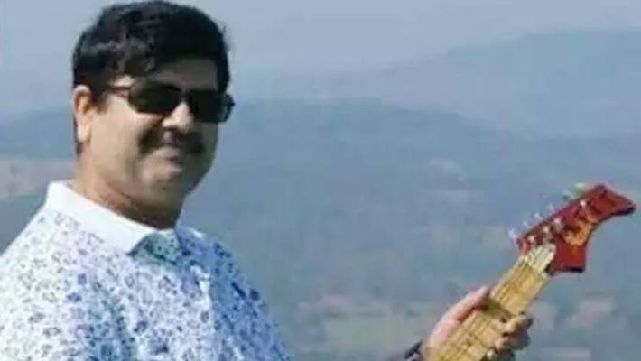 Antilia case NIA recreate the seen by wearing a kurta pajama to sachin waje Outside Ambani House KPY Antilia case NIA recreate the seen by wearing a kurta pajama to sachin waje Outside Ambani House KPY