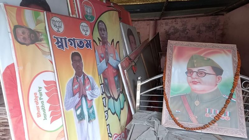 <p style="text-align: justify;">সব মিলিয়ে প্রার্থী নিয়ে ক্ষোভের আগুনে এই জেলায় এখন অনেকটাই ব্যাকফুটে গেরুয়া শিবির। মদন বিশ্বাসদের মতো, নিচুতলার কর্মীদের নিয়ে কাজ করা নেতারা দলের বিরুদ্ধেই প্রার্থী হলে আরও বেকায়দায় পড়বে বিজেপি।</p>