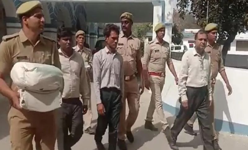 सुल्तानपुर के पुलिस अधीक्षक अरविंद चतुर्वेदी ने मामले पर फौरन संज्ञान लिया और मुख्य चिकित्सा अधिकारी को पत्र लिखकर बिना लाइसेंस चलने वाले ऐसे अस्पतालों के खिलाफ कार्रवाई करने को कहा।