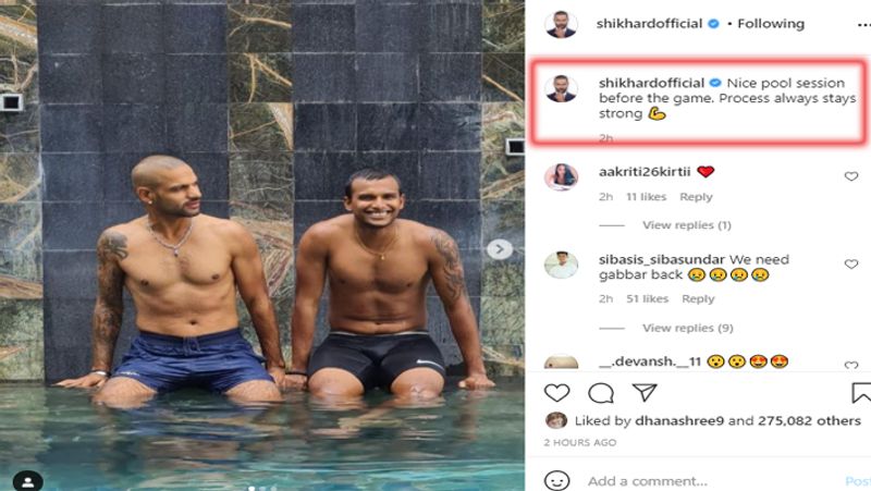 फोटो को शेयर कर उन्होंने लिखा कि 'खेल से पहले अच्छा पूल सेशन। ये प्रोसेस हमेशा मजबूत रहती है।' धवन के साथ इस फोटो में भारतीय टीम के शानदार बॉलर टी नटराजन भी नजर आ रहे हैं। दोनों की शर्टलेस ये तस्वीर खूब वायरल हो रही है। 2 घंटे में 2 लाख 30 हजार से ज्यादा लोग इसे लाइक कर चुके हैं।