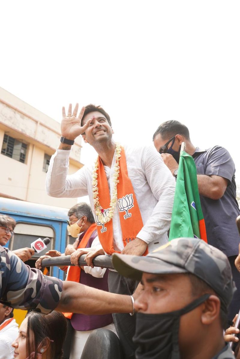 <p>নাম প্রকাশ্যে আসার পরই তড়িঘড়ি ময়দানে নেমে পড়েন অভিনেতা। লক্ষ্য একটাই সাধারণ মানুষের পাশে থাকা। </p>