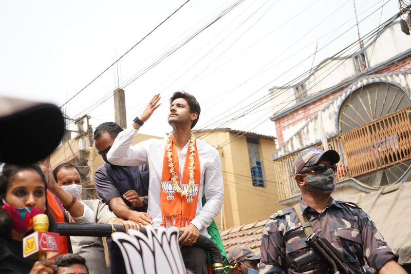 <p>এই একই কেন্দ্র থেকে তৃণমূলের হয়ে দাঁড়িয়েছেন সোহম চট্টোপাধ্য়ায়। যশের বিশ্বাস এই কেন্দ্রে জয় তিনি হাসিল করবেন।</p>