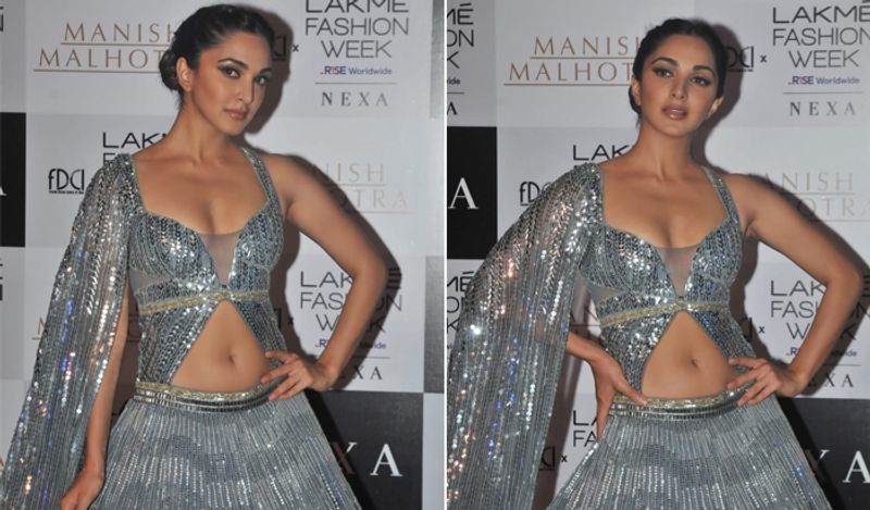 तस्वीरों में साफ तौर से देखा जा सकता है कि इस दौरान कियारा ने सिल्वर आउटफिट्स को रीप्रेजेंट किया। इन लुक में कियारा बेहद खूबसूरत लग रही थीं।