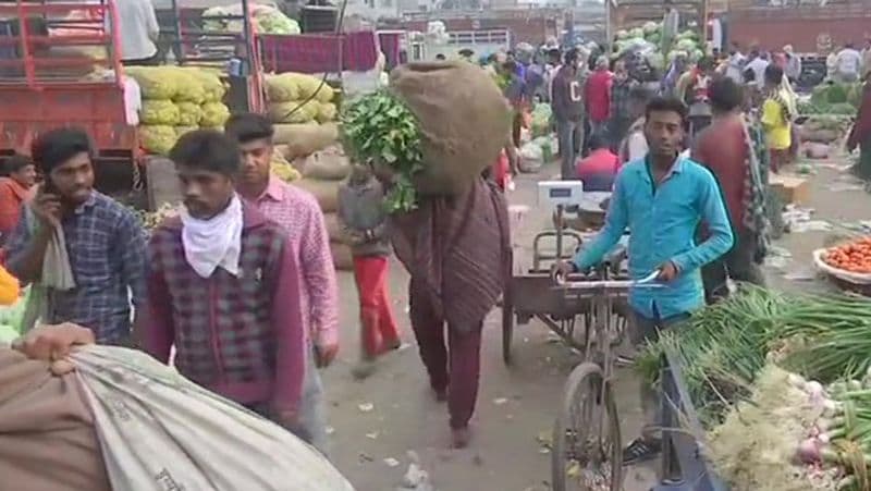 <p>স্বাস্থ্য মন্ত্রকের দেওয়া তথ্য অনুযায়ী নভেম্বরের পর এই প্রথম আক্রান্তের সংখ্যা ৪৫ হাজারের গণ্ডি পার করল। কারণ শীতকালে আক্রান্তের পরিমাণ অনেকটাই কমেছিল। যা স্বস্তি দিয়েছিল চিকিৎসকদের। গত চার দিন ধরেই আক্রান্তের সংখ্যা ৪০ হাজারের গণ্ডি পার করছে বলেও জানিয়েছে মন্ত্রক। <br />
</p>