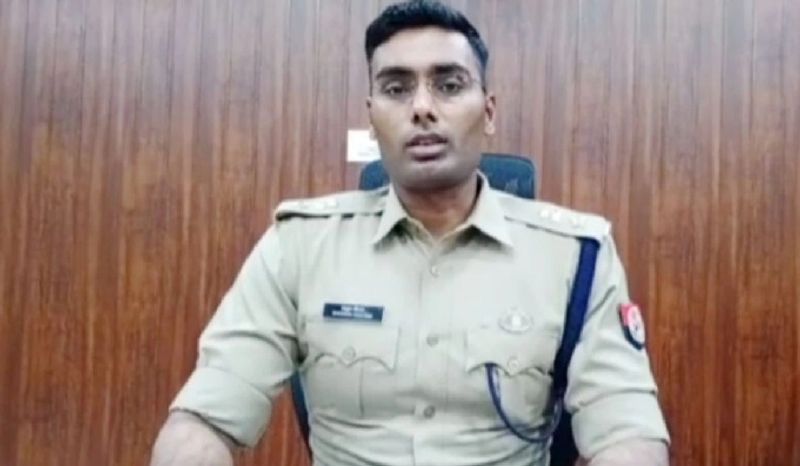 एसपी ने कही ये बातें
पति का आरोप है कि मैं अपनी पत्नी की हर जरूरत पूरी करने के लिए मेहनत-मजदूरी करता हूं। लेकिन, मेरी पत्नी मेरे साथ गलत कर रही है। एसपी शगुन गौतम ने ने कहा है कि महिला का मेडिकल परीक्षण कराया गयाय़ मेडिकल के आधार पर जो चोट सामने आई है, उसके आधार पर महिला के पति को गिरफ्तार कर लिया है।
फोटो सोर्स-आजतक