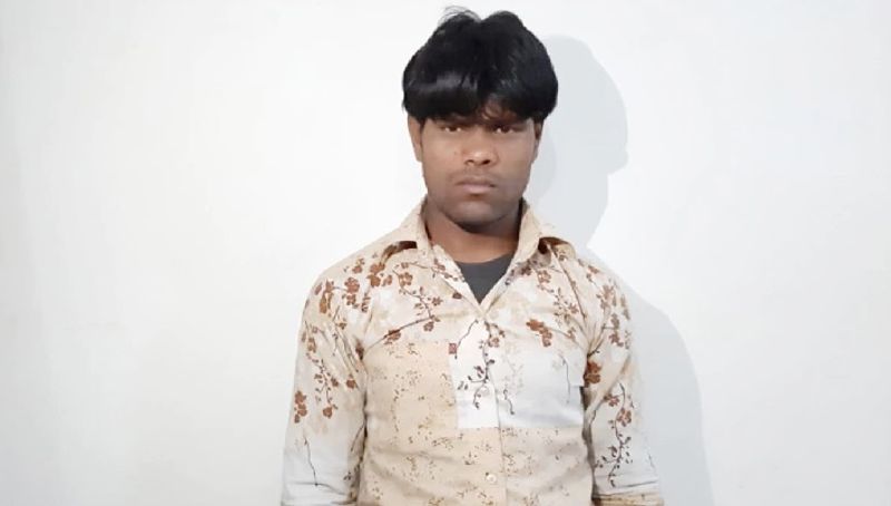 पति ने सुनाई ये कहानी
आरोपी का कहना था कि मैं सुबह काम के लिए निकलता हूं और मेरी पत्नी मेरे पीछे इधर,उधर घूमने निकल जाती है। वो मुझे धोखा दे रही थी और दूसरे शख्स के साथ अवैध संबंध बना रही थी। गुस्से में आ कर मैंने तार से टांके लगा दिए।