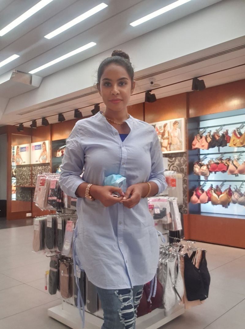 దీంతో ఆయా హీరోల అభిమానులు స్ట్రాంగ్ కౌంటర్స్ ఇస్తున్నారు. శ్రీరెడ్డిపై తమదైన స్టయిల్లో విమర్శలు గుప్పిస్తూనే ఆమెపై వల్గర్ కామెంట్లు చేస్తున్నారు.