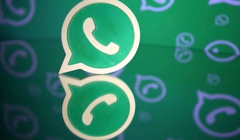 प्रोफाइल पिक्चर करें हाइड
WhatsApp ने प्रोफाइल पिक्चर हाइड करने का ऑप्शन काफी पहले दे दिया था। कई लोगों को इसका पता नहीं है। ऐसे में जब किसी के पास आपका नंबर जाता है तब वो आपका फोन नंबर सेव कर आपकी WhatsApp डीपी देख सकता है। 